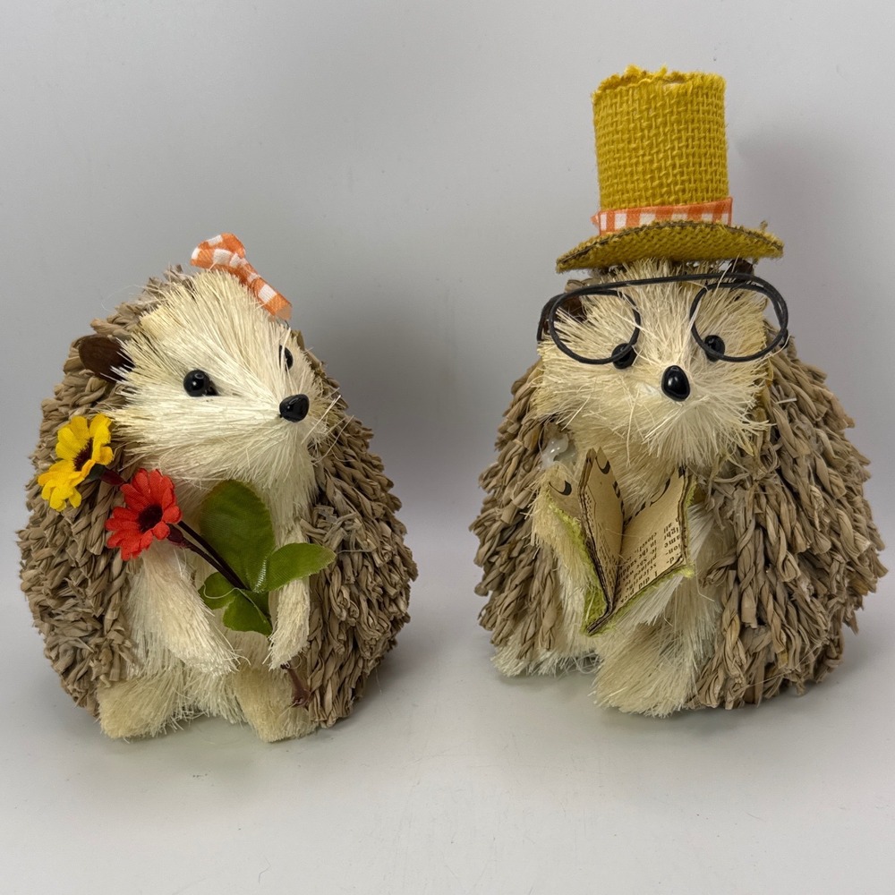Sisal‎ Hedgehog Figurine Set Woodland Decor Straw Animal Pair Hat Glasses Flower